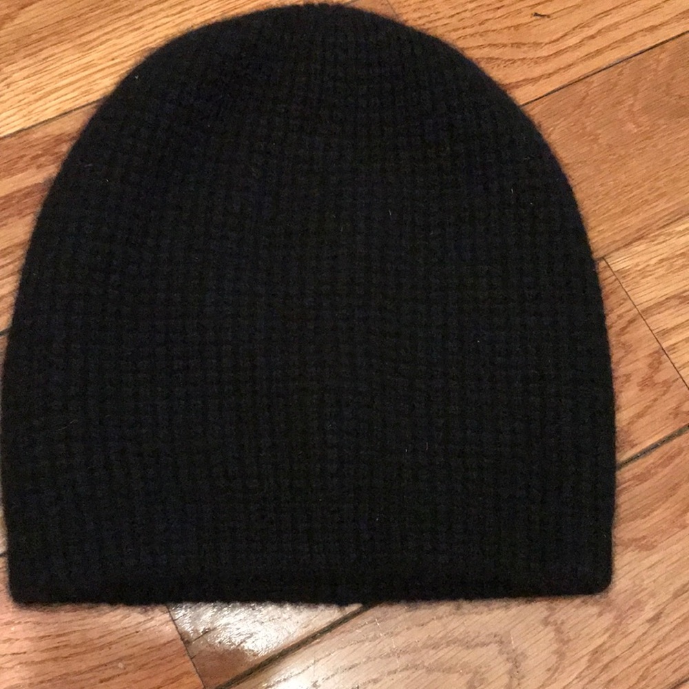 Like new! Madewell Black Cashmere Waffle Knit hat